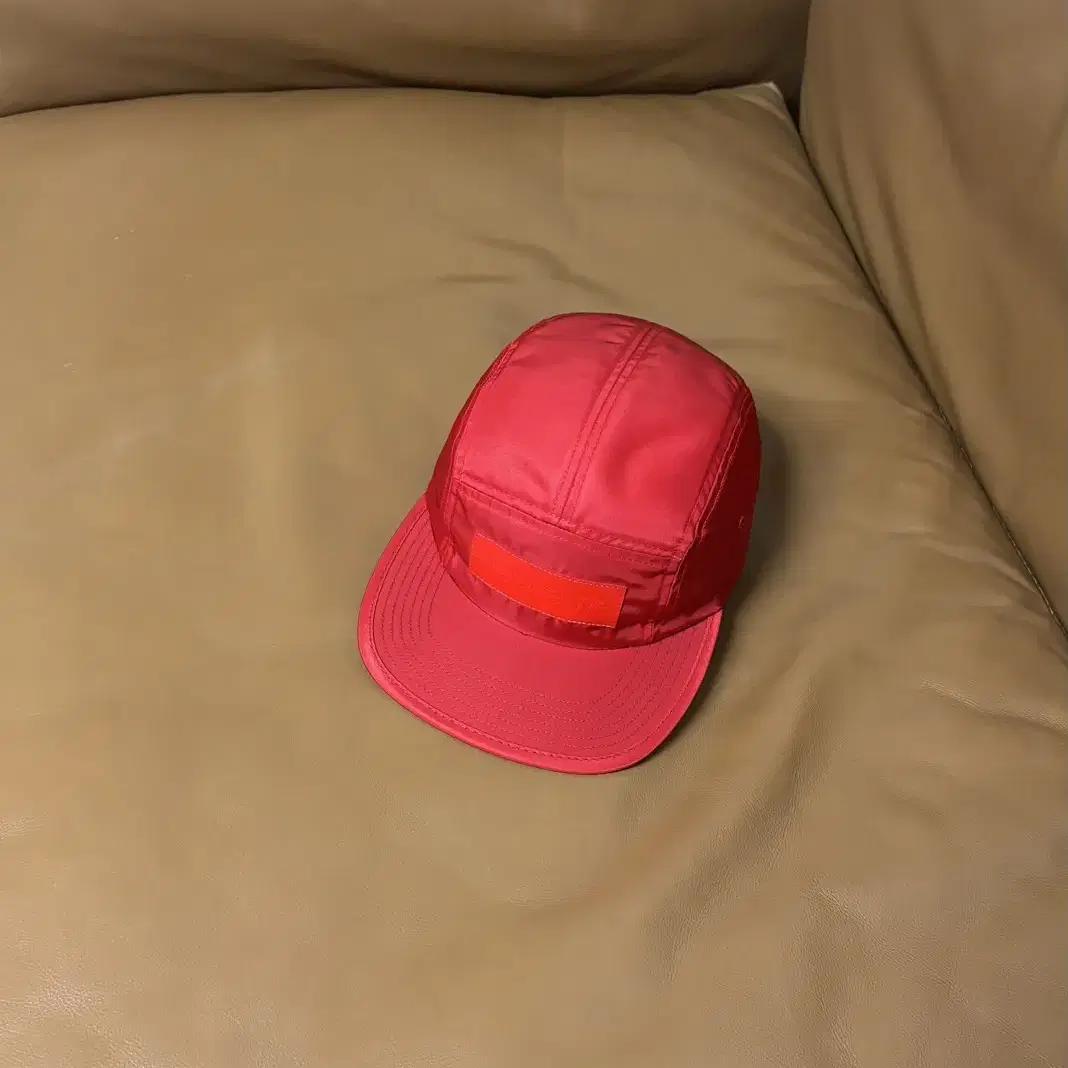 Supreme 슈프림 레드 캠프캡 모자 (Leather Logo Red)