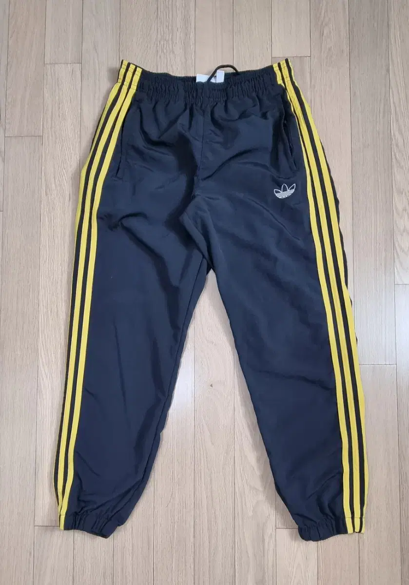 adidas Sideline Woven Trousers S _ WomenRecommended, tried on, checked out