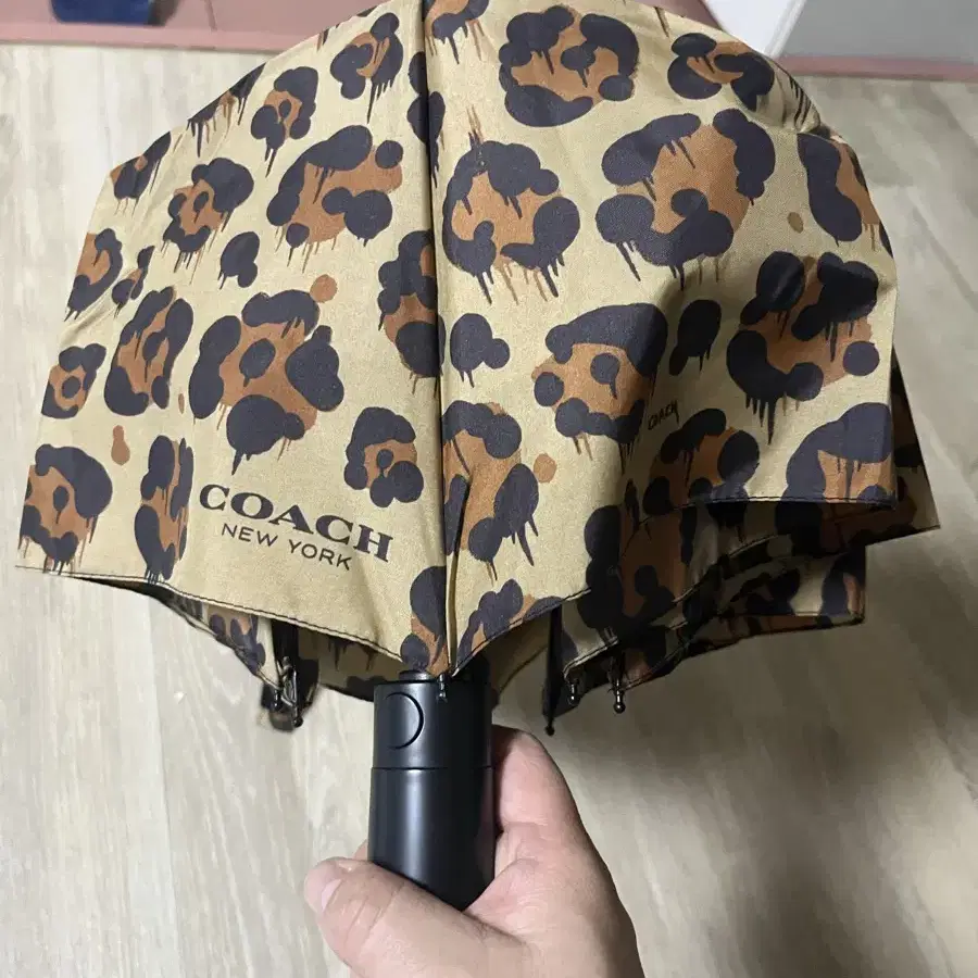 Coach 레오파드 자동 우산