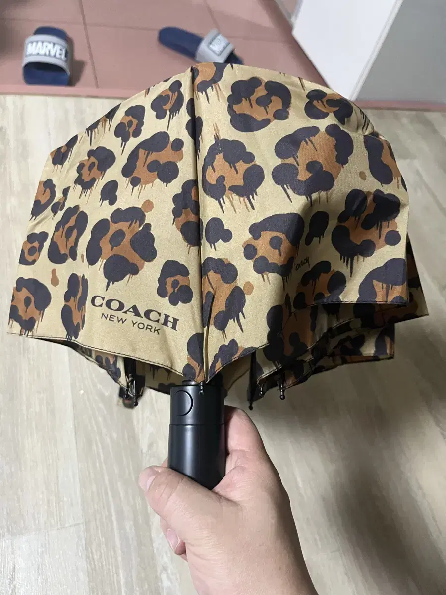 Coach 레오파드 자동 우산