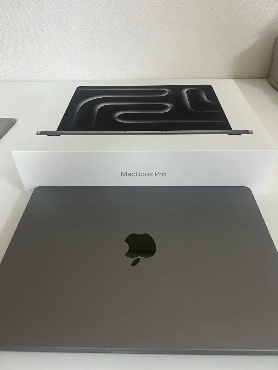 MacBook Pro M3 14-inch Base