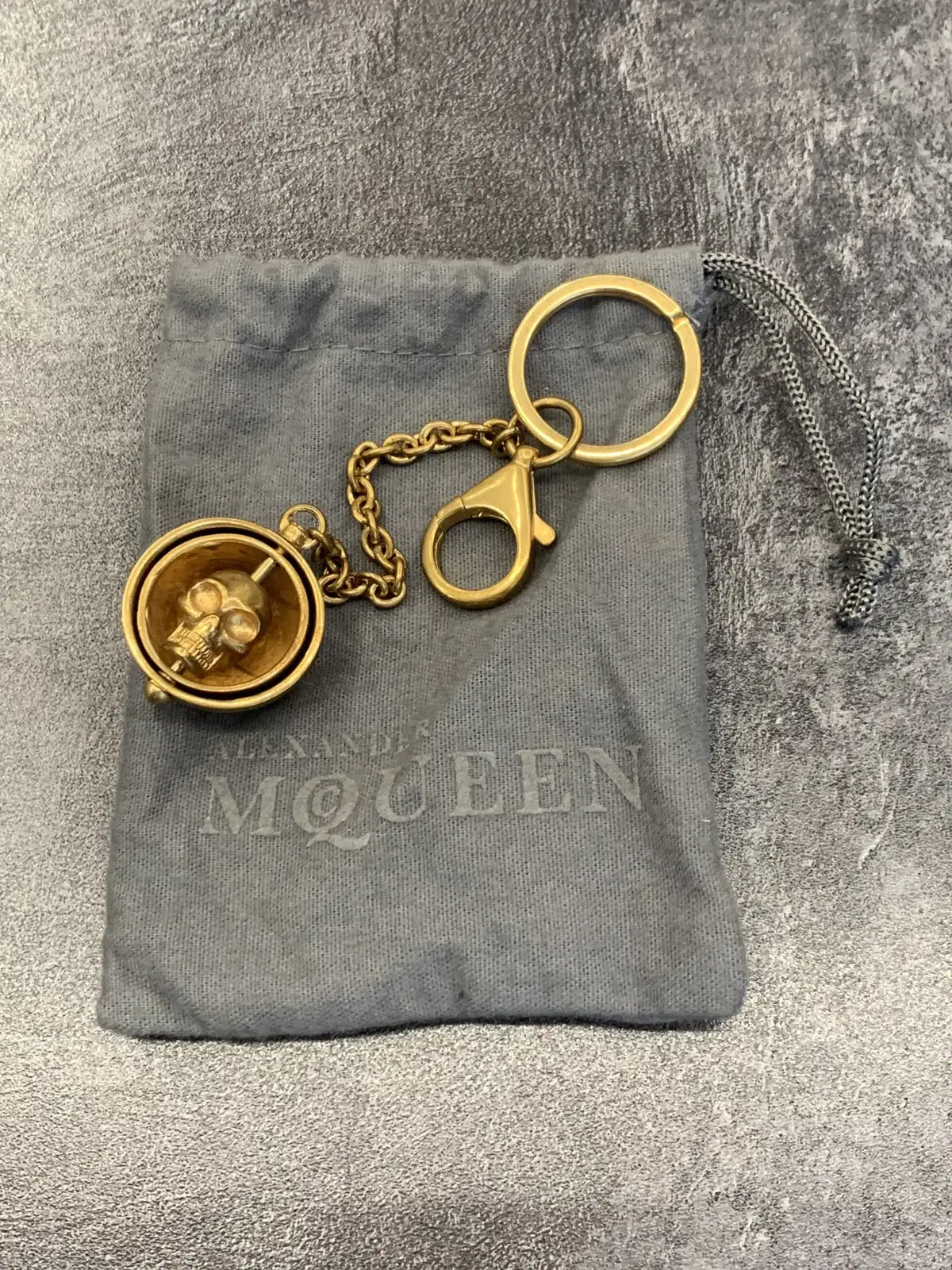 ALEXANDER MCQUEEN 알렉산더 맥퀸 스컬 참 키링(메탈골드)