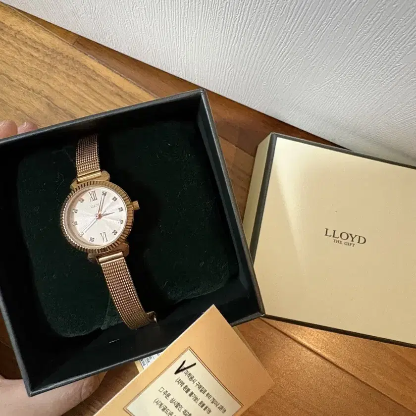 LLOYD Women's Lloyd Rose Gold Round Watch on Bunjang Global