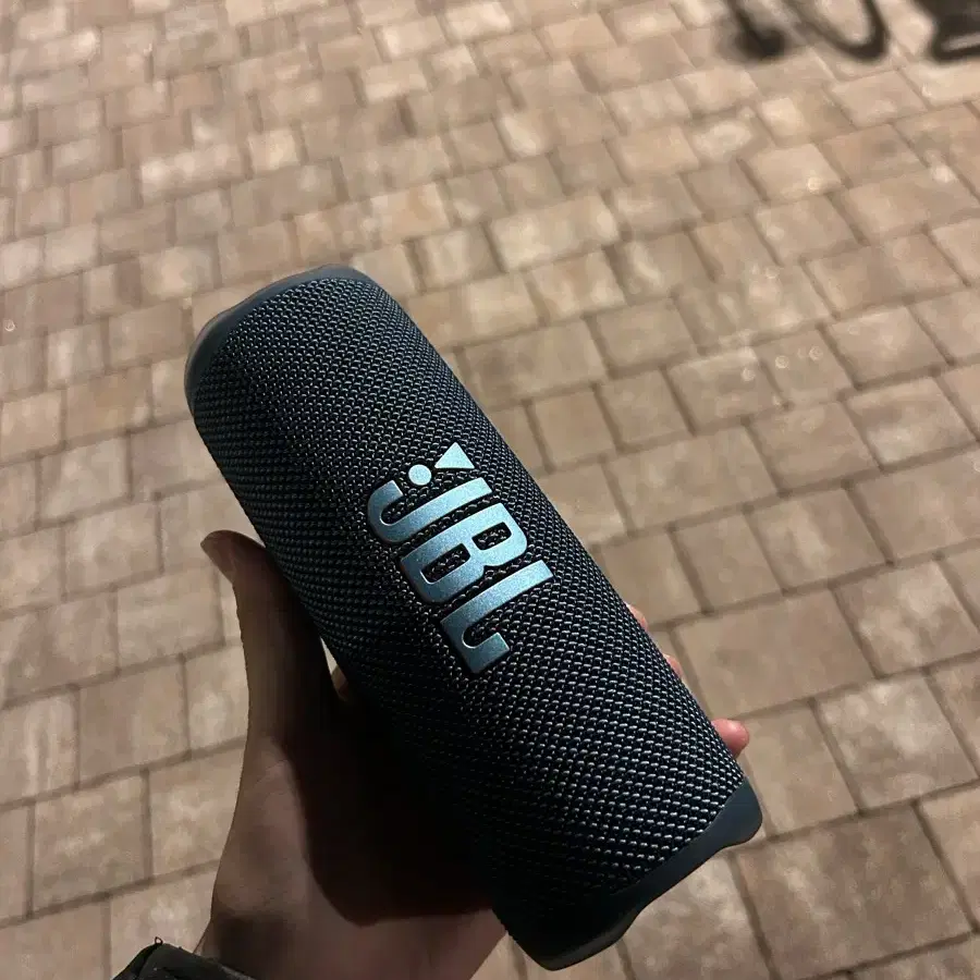 JBL flip6 팝니다 (새상품 박스 케이블 있음)