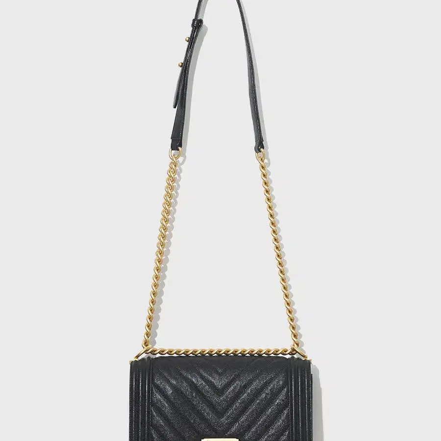 CHANEL shoulder bag