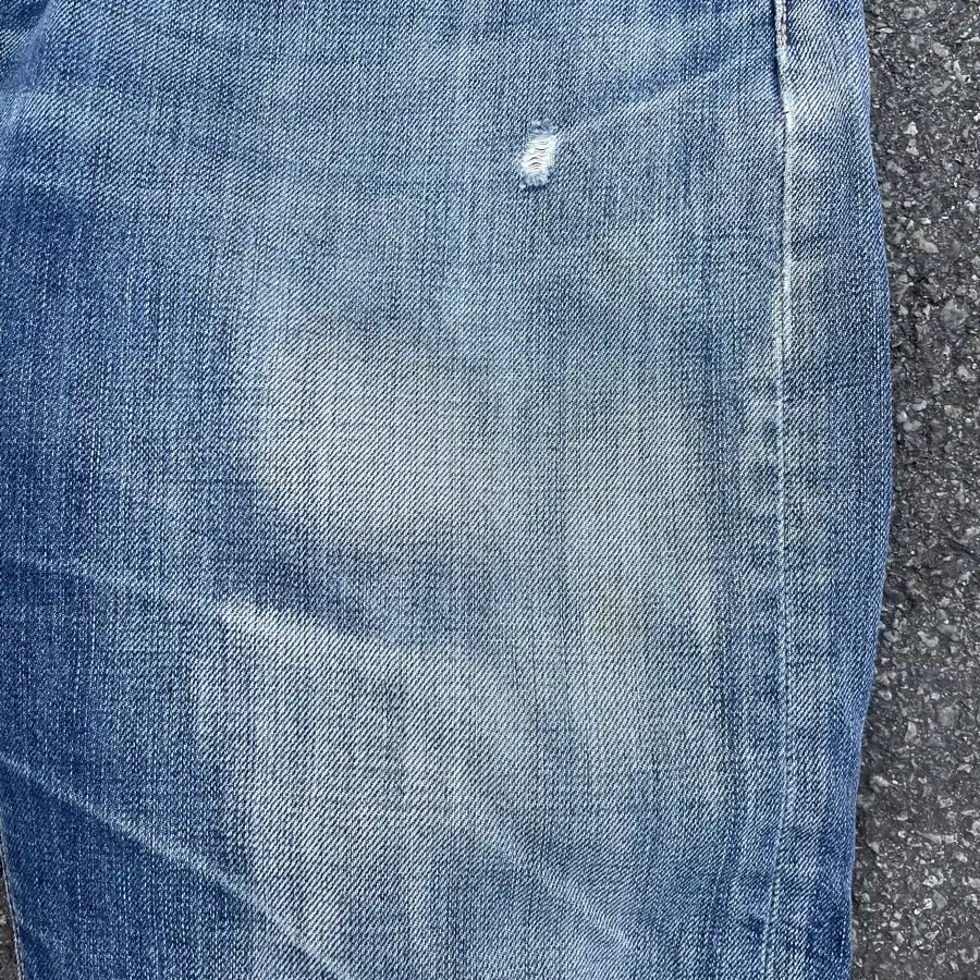 90s Levis 501  (W34 L32)