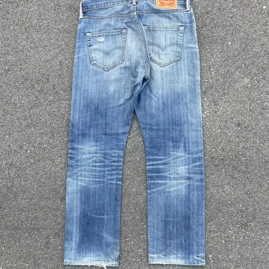 90s Levis 501  (W34 L32)