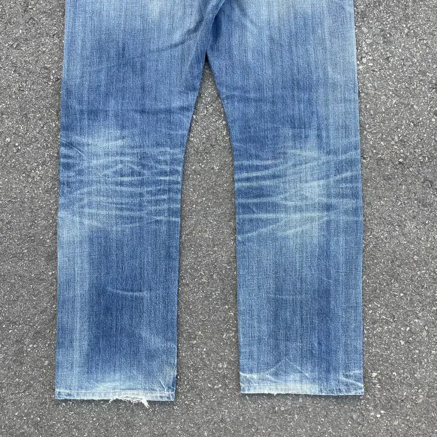 90s Levis 501  (W34 L32)