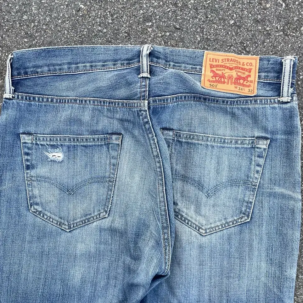 90s Levis 501  (W34 L32)