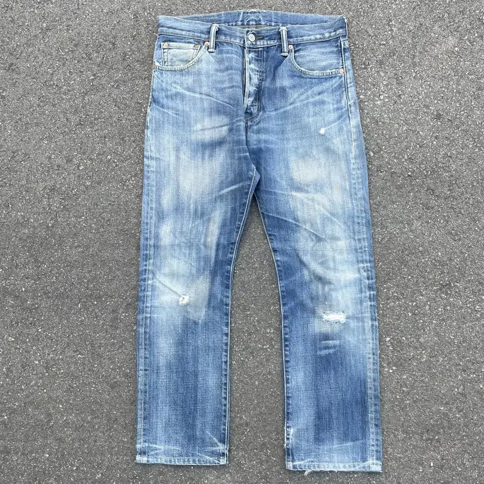 90s Levis 501  (W34 L32)