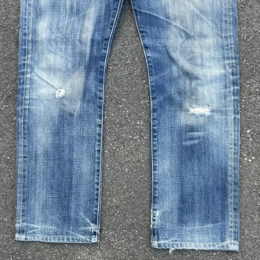 90s Levis 501  (W34 L32)