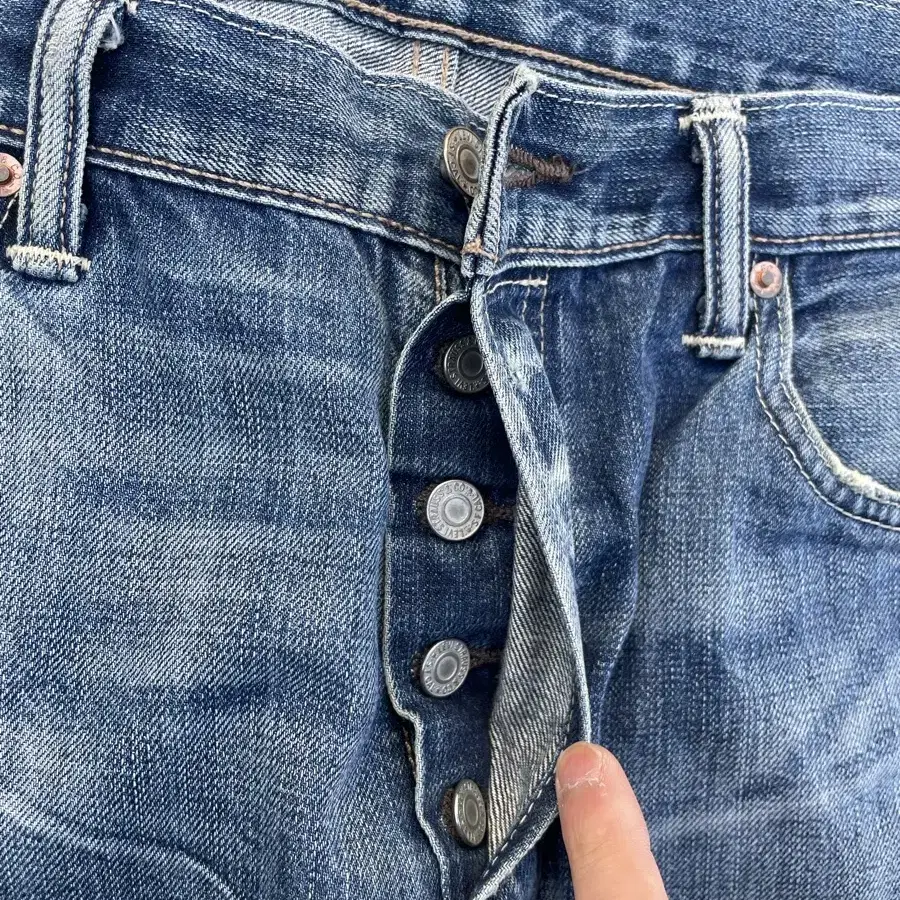 90s Levis 501  (W34 L32)