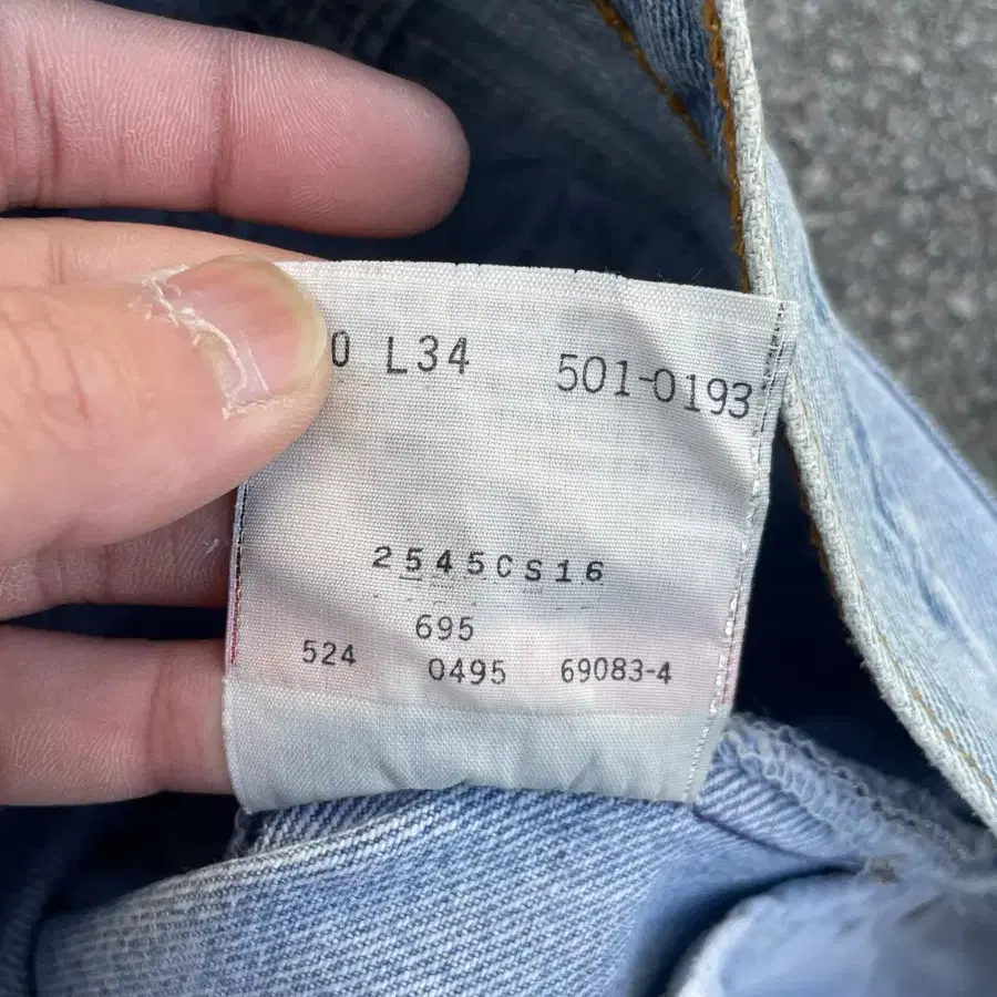 90s Levis 501 (W30 L34 )