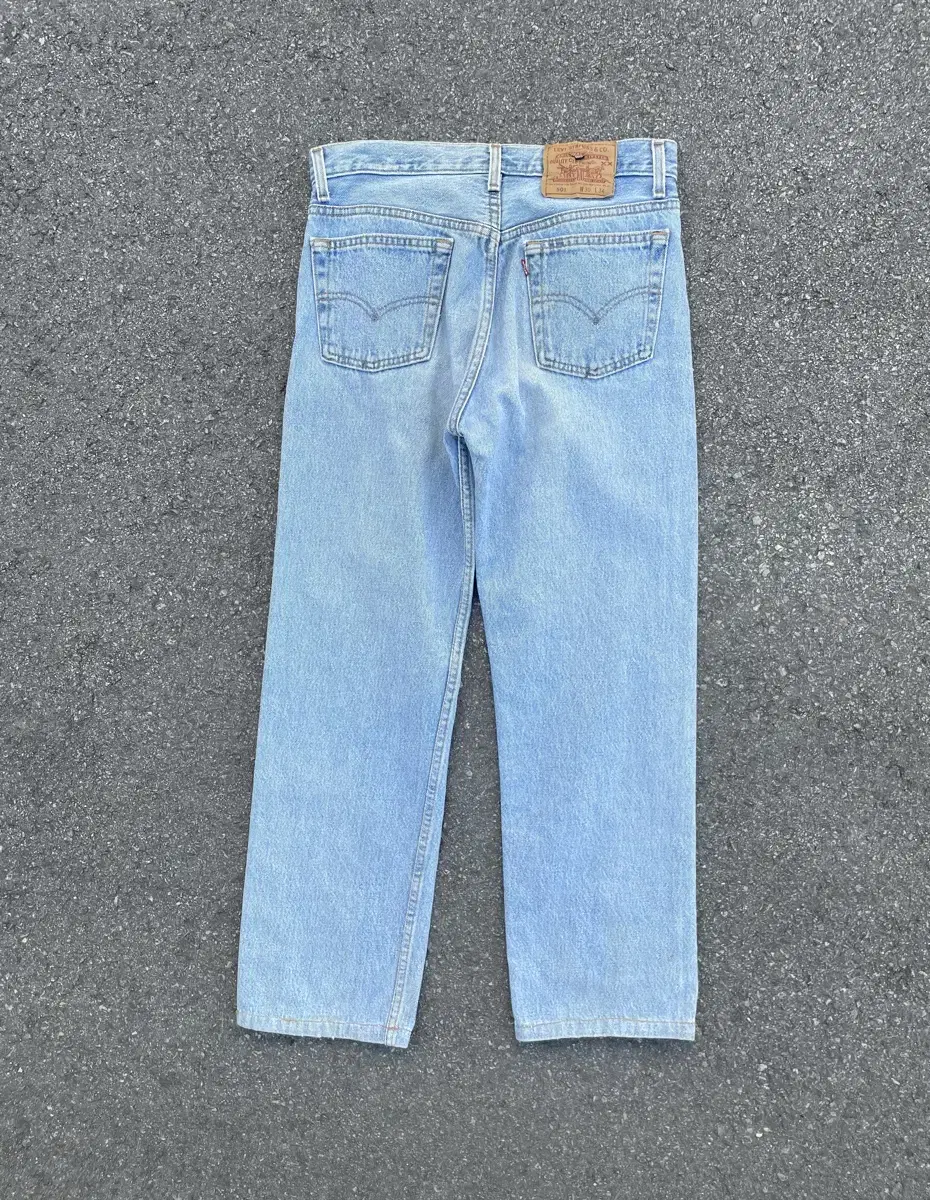 90s Levis 501 (W30 L34 )