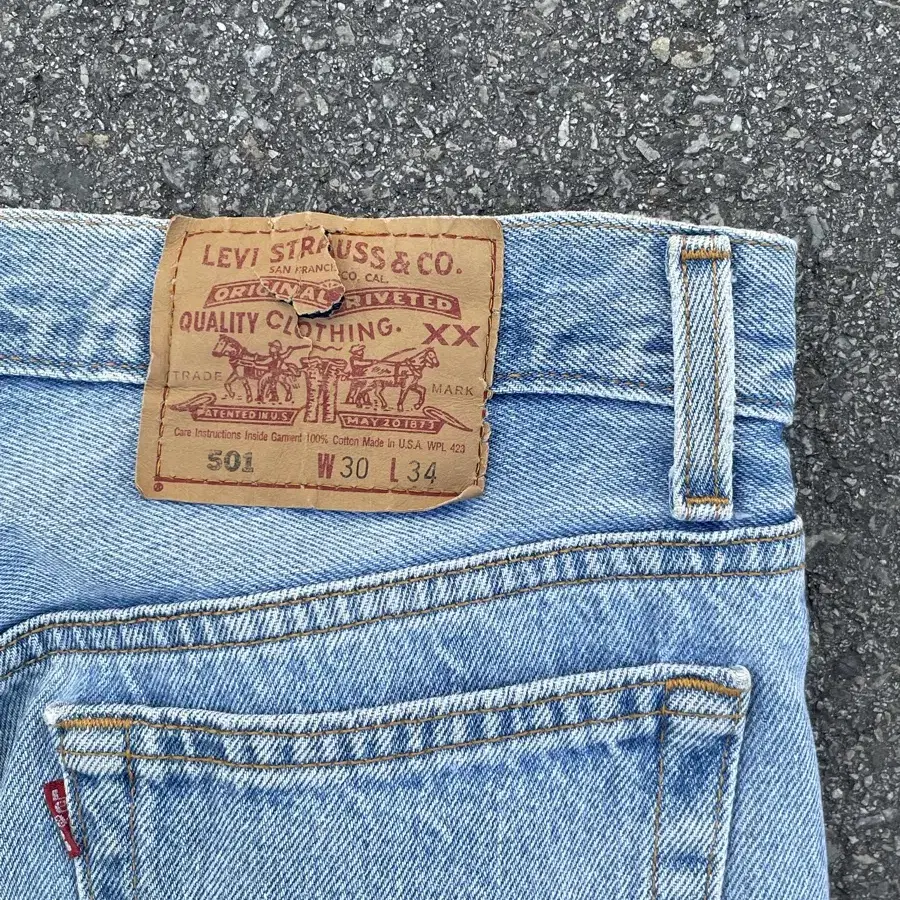 90s Levis 501 (W30 L34 )