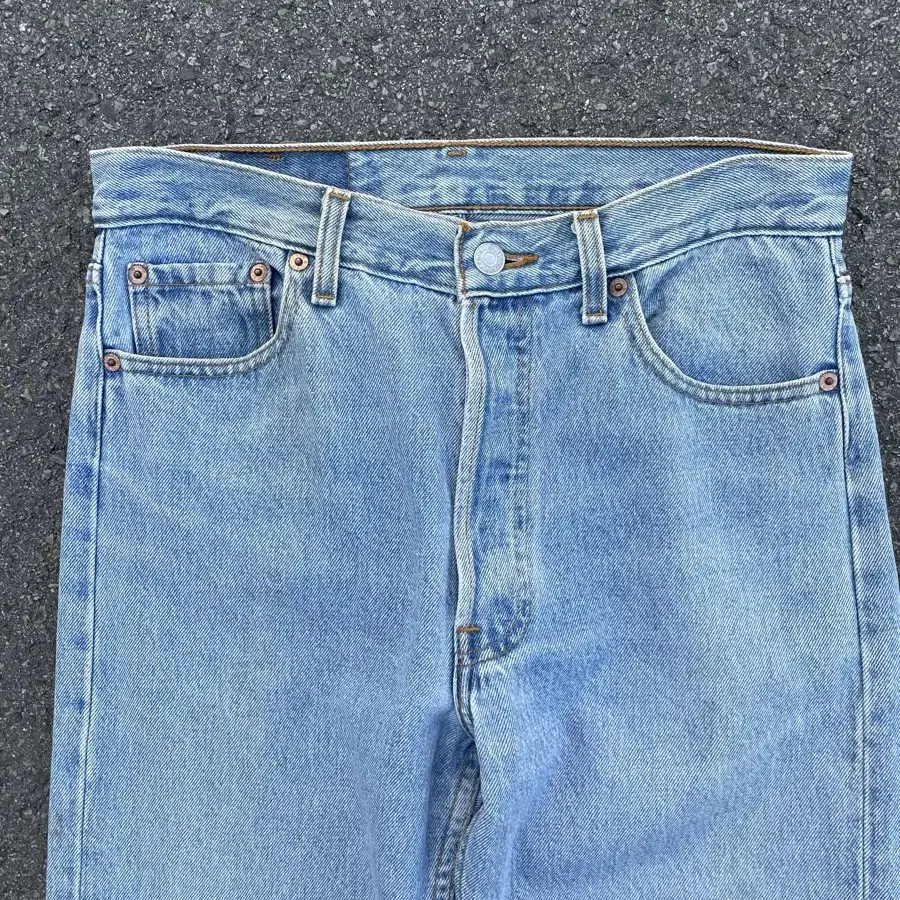 90s Levis 501 (W30 L34 )