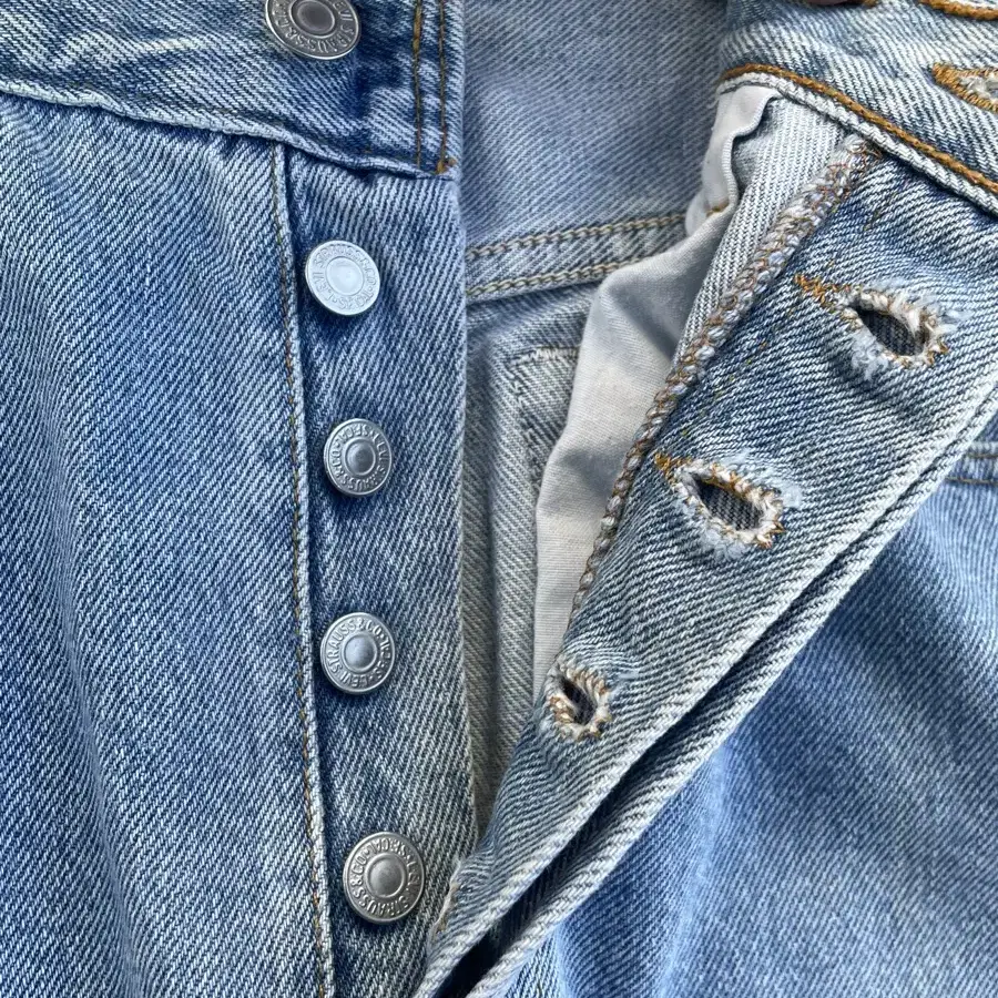 90s Levis 501 (W30 L34 )