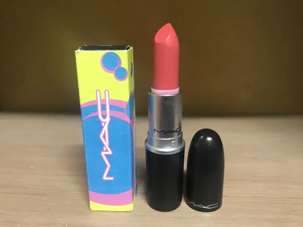 [NEW,LIMITED EDITION] MAC Lipstick - What's Hot Me Shimmer