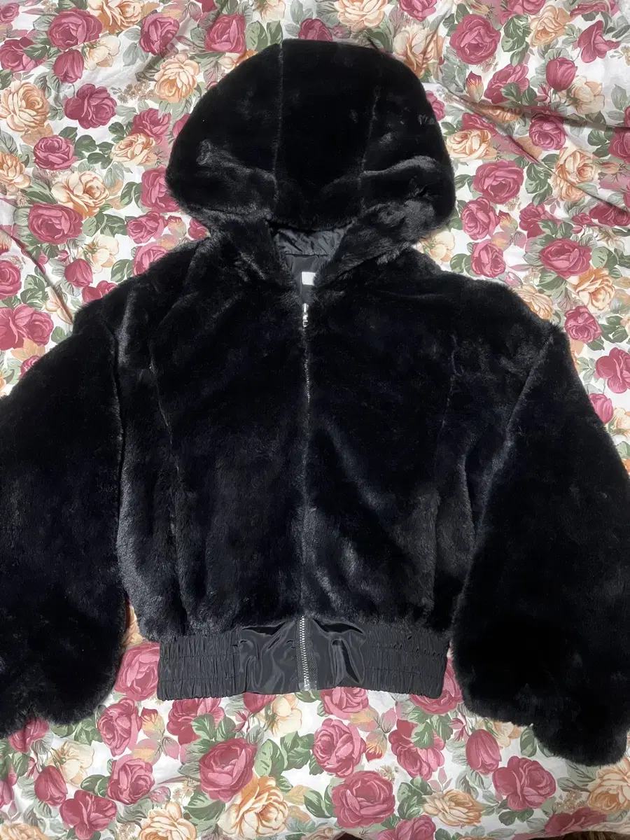 Black cropped fur hooded zip-up jacket