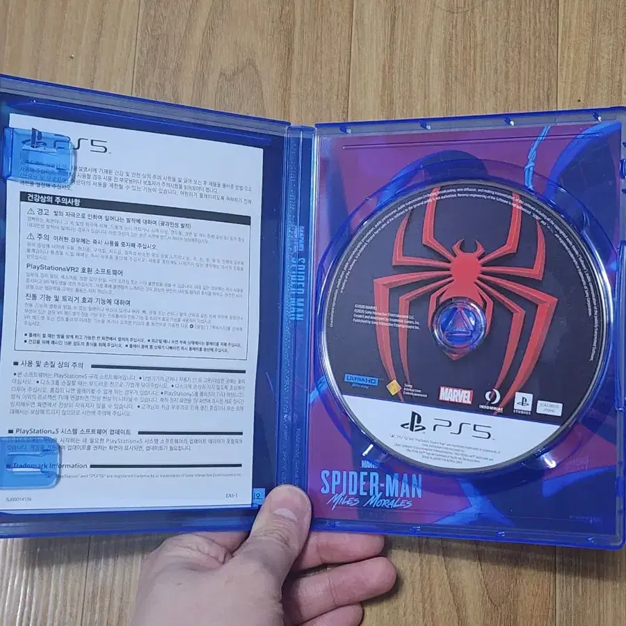 PS4 스파이더맨 마일스 모랄레스 게임 CD 팝니다