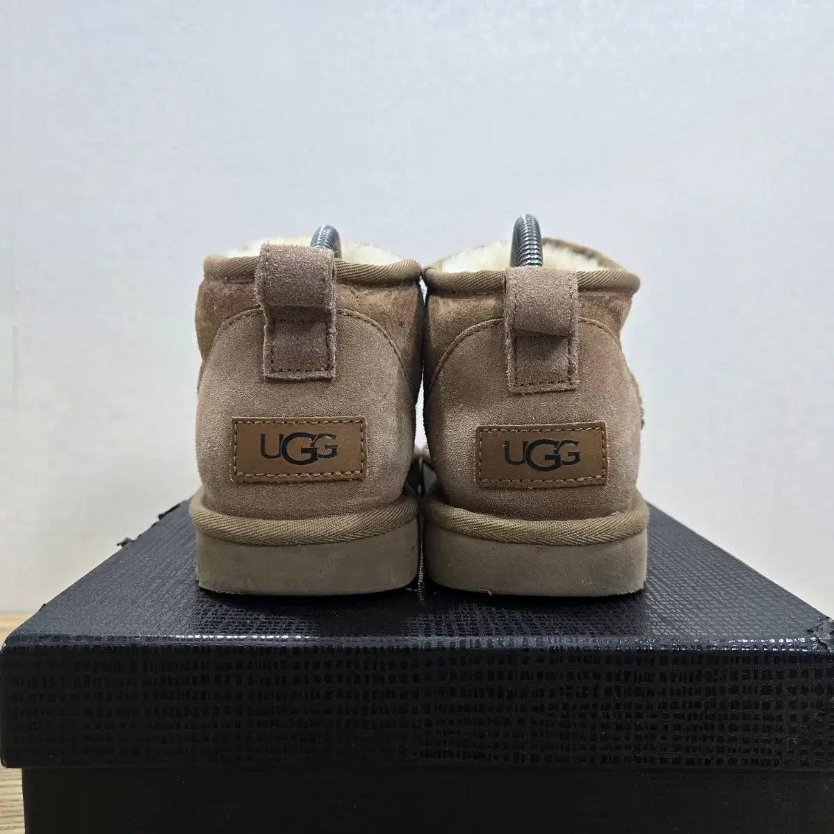 [260] UGG 어그 클래식 울트라 미니 체스트넛