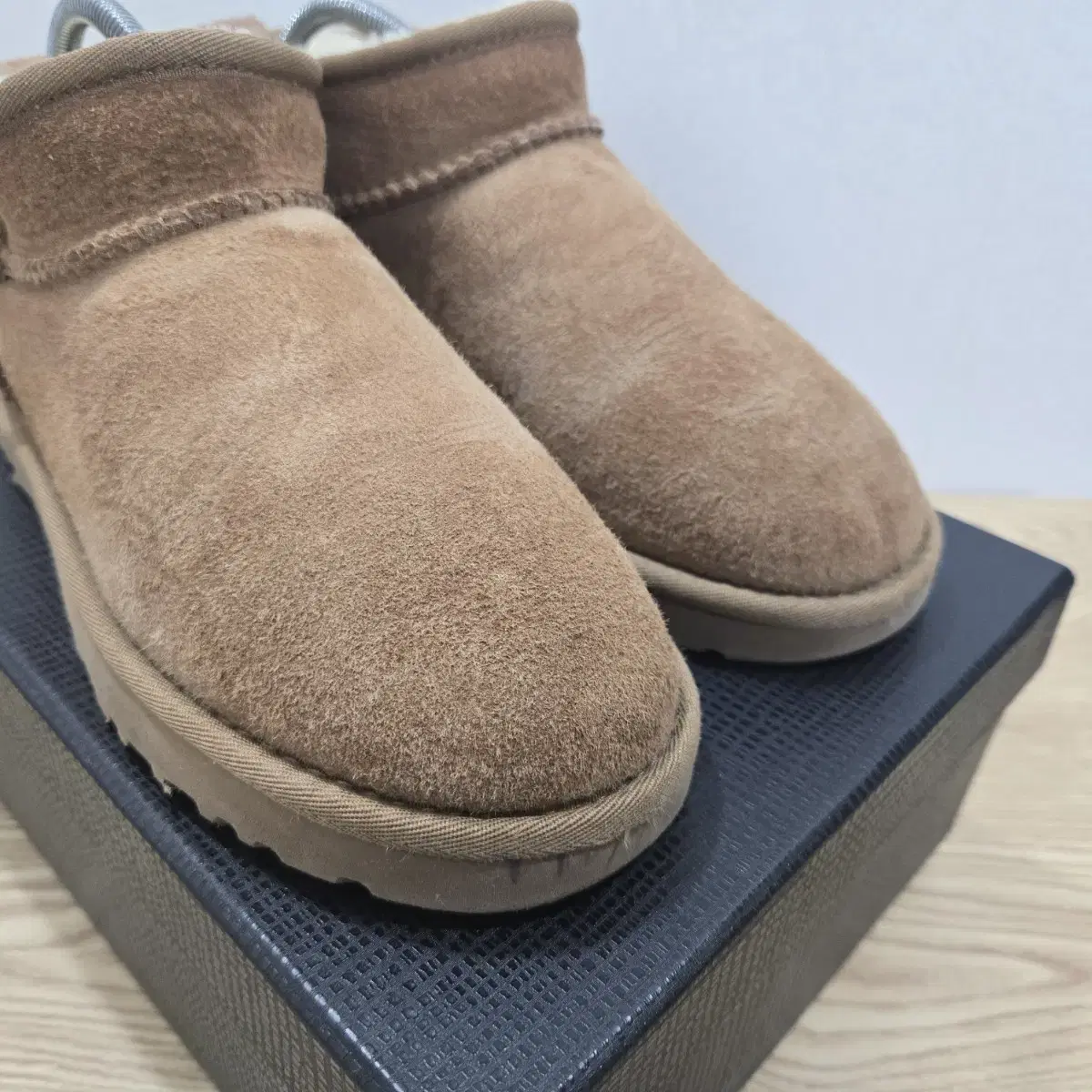 [260] UGG 어그 클래식 울트라 미니 체스트넛