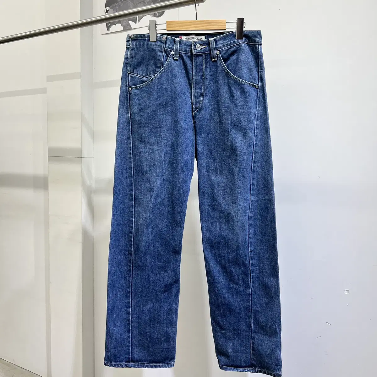 LEVIS ENGINEERED JEANS