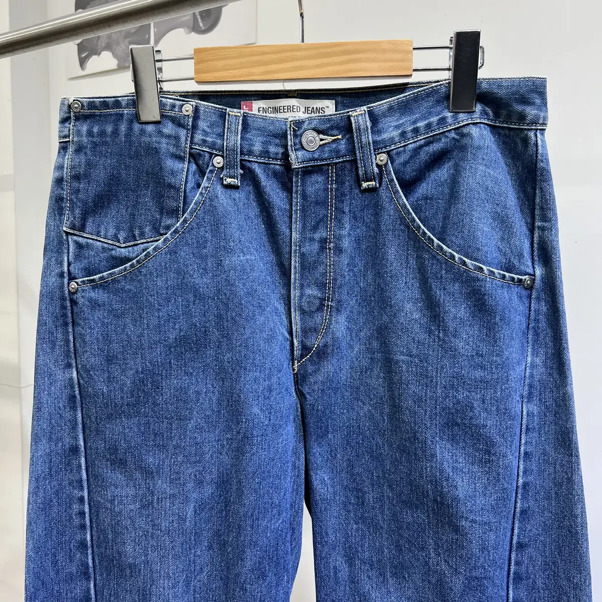 LEVIS ENGINEERED JEANS