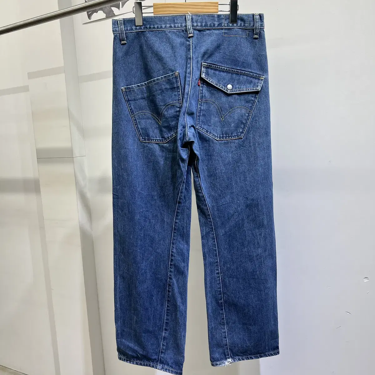 LEVIS ENGINEERED JEANS