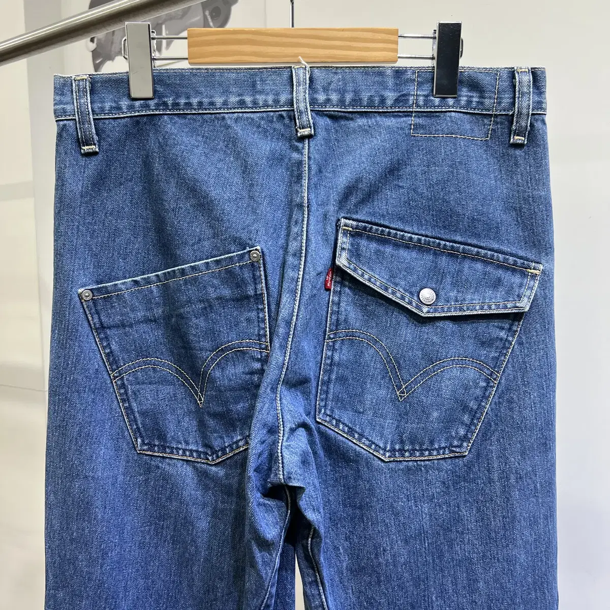 LEVIS ENGINEERED JEANS