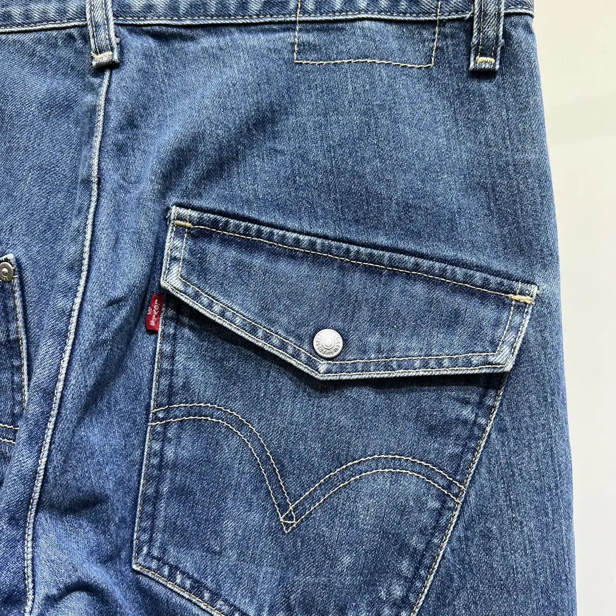 LEVIS ENGINEERED JEANS