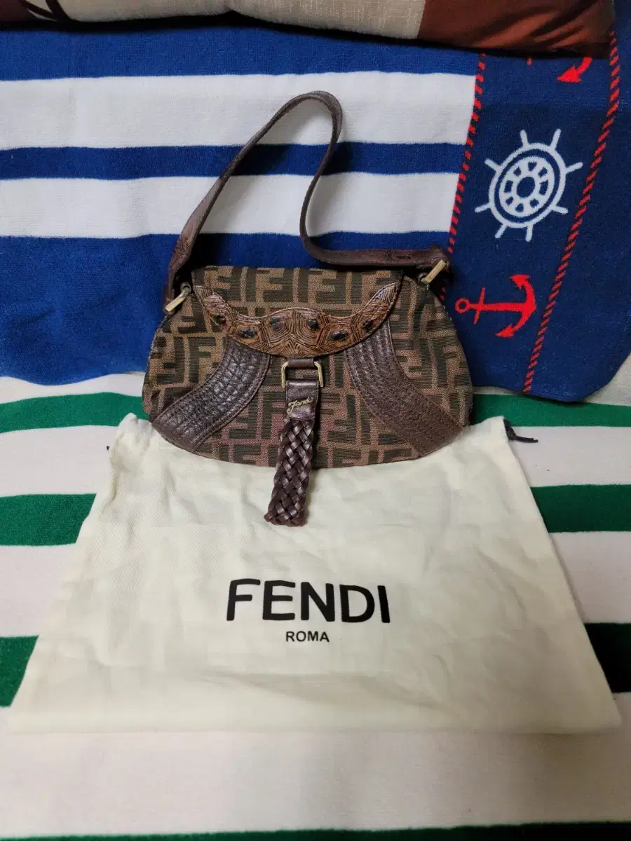 Genuine) Fendi Totes Mini Spy Bag