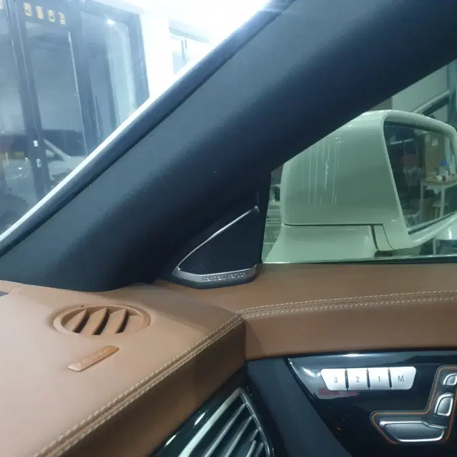 벤츠정품 w218 CLS 차량 한만카돈 보조스피커 판매장착