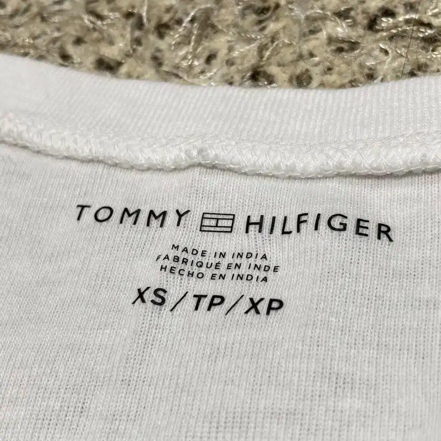 Tommy Hilfiger Silver Logo Slim V-Neck