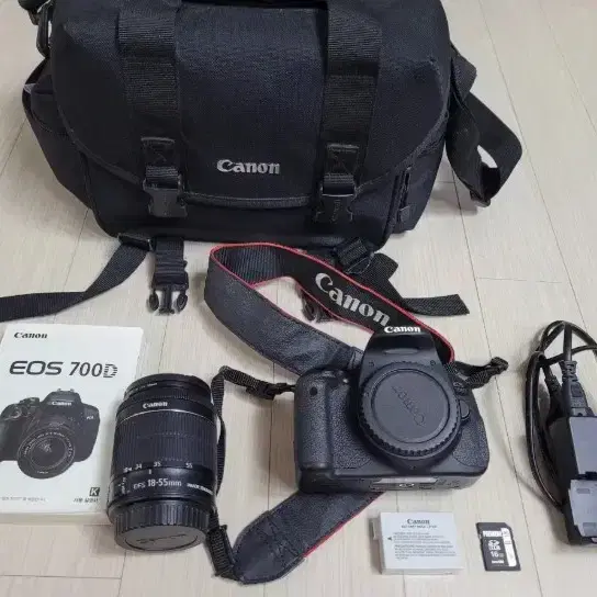 깔끔한 캐논 카메라 EOS 700D 와 18-55 렌즈 세트