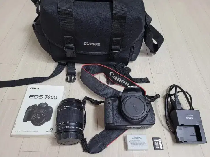 깔끔한 캐논 카메라 EOS 700D 와 18-55 렌즈 세트