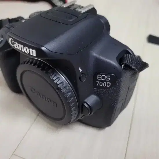 깔끔한 캐논 카메라 EOS 700D 와 18-55 렌즈 세트