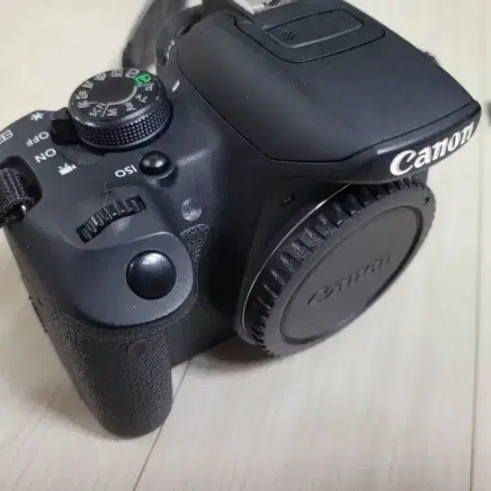 깔끔한 캐논 카메라 EOS 700D 와 18-55 렌즈 세트