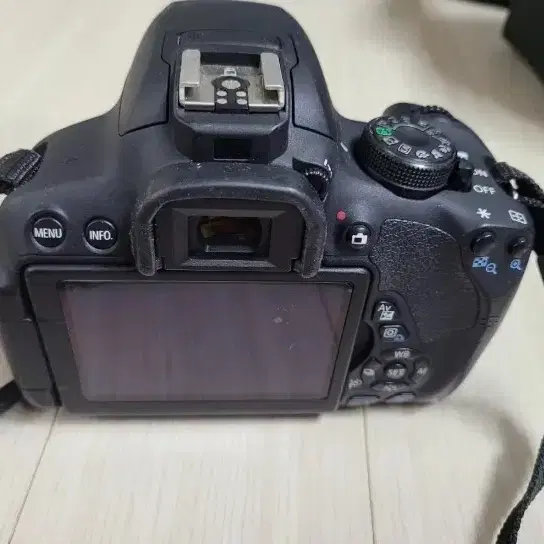 깔끔한 캐논 카메라 EOS 700D 와 18-55 렌즈 세트