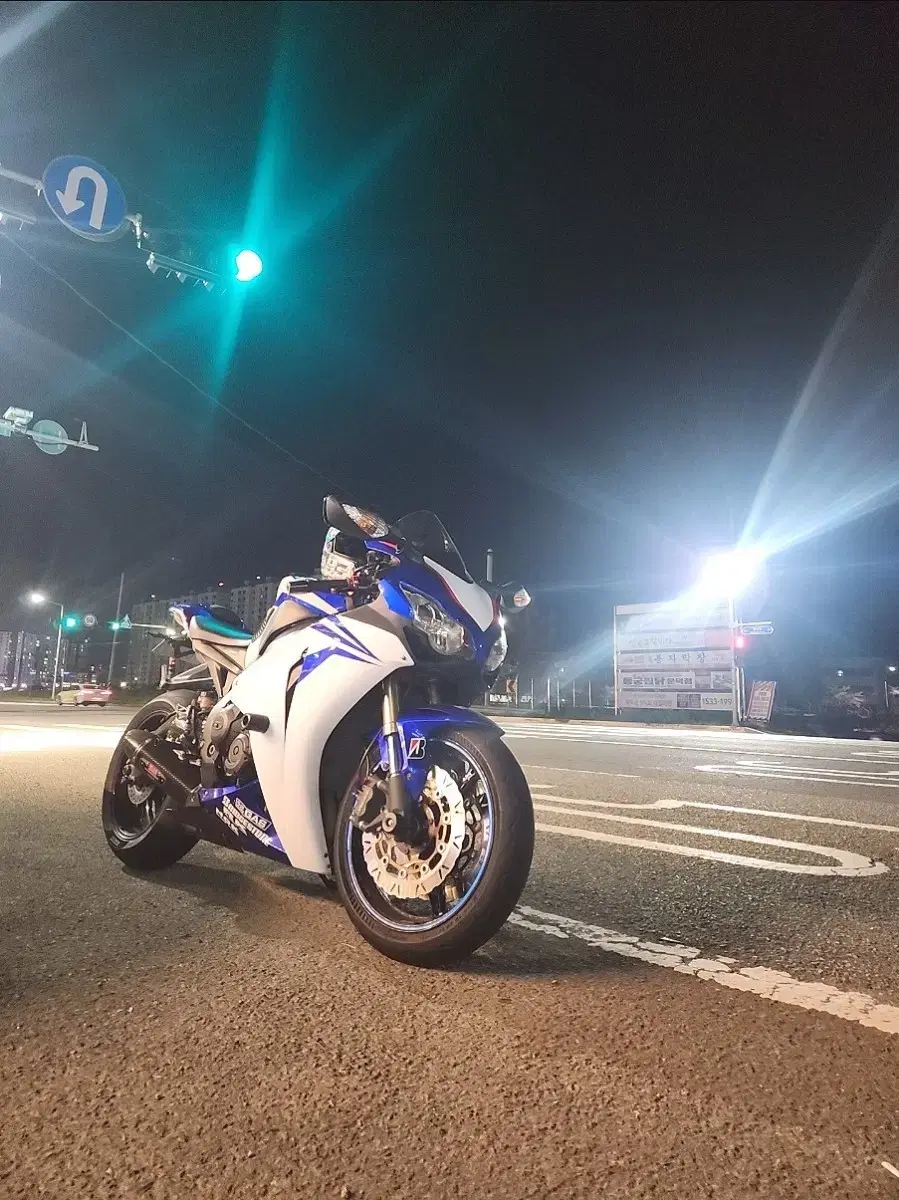 cbr1000rr 08년식 팝니다.