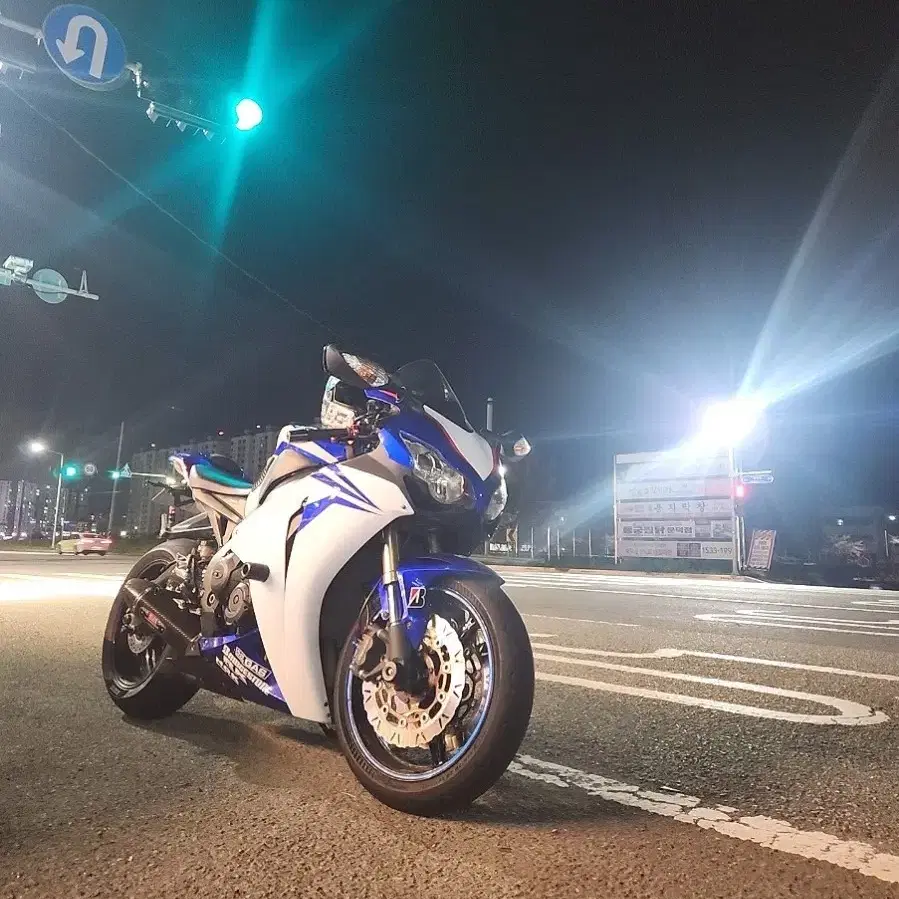 cbr1000rr 08년식 팝니다.