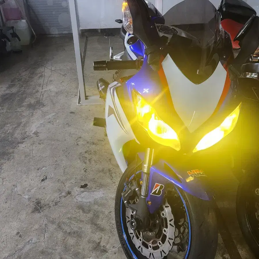 cbr1000rr 08년식 팝니다.