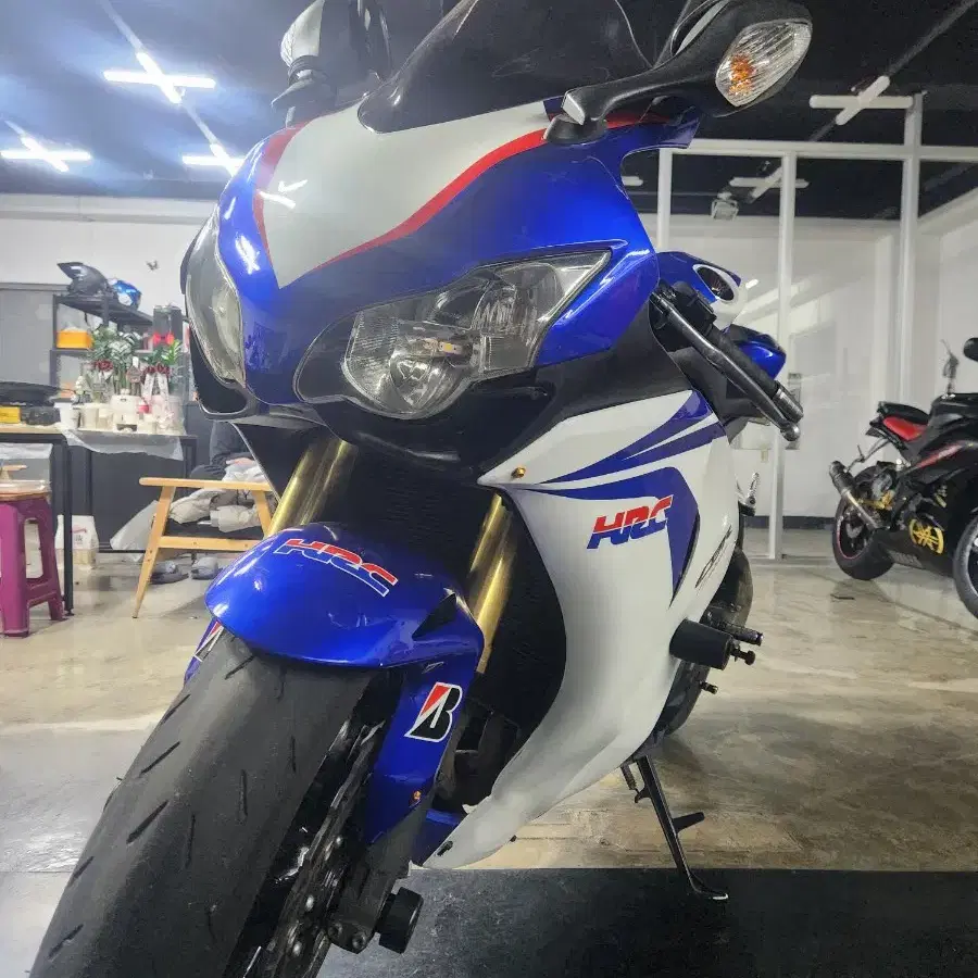 cbr1000rr 08년식 팝니다.