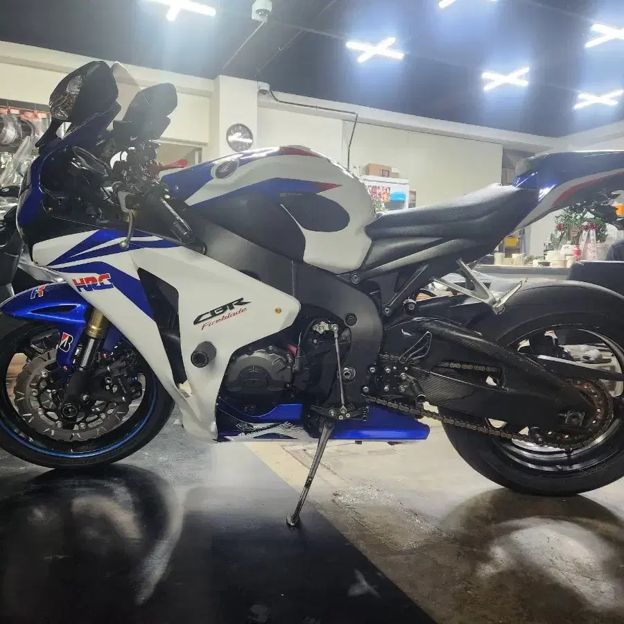 cbr1000rr 08년식 팝니다.