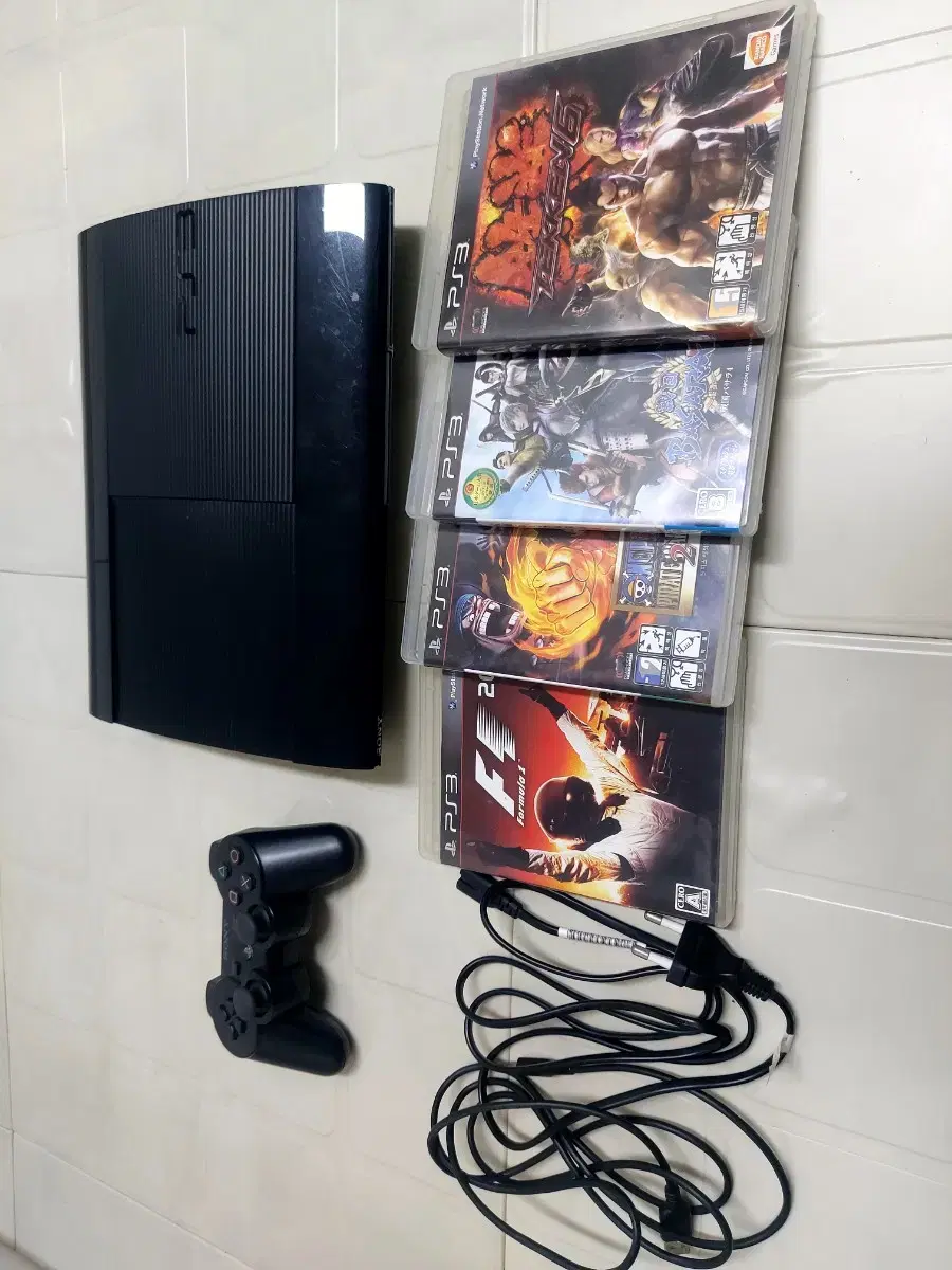 Xbox One +Plus 3 Game CD4