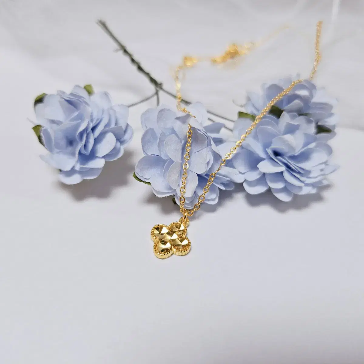 1 keum four-leaf kroba necklace in solid gold