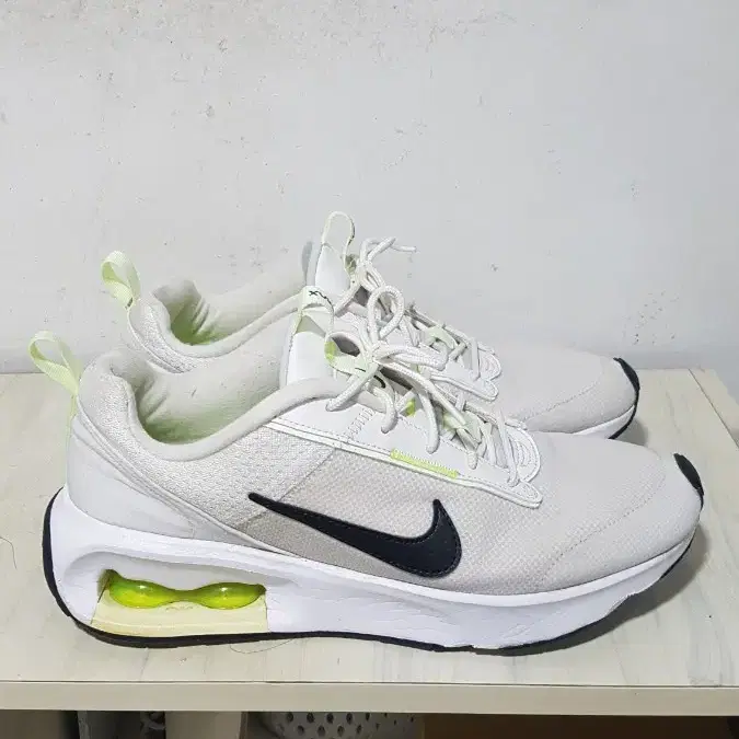 택포 265/270 정품 NIKE AIR-MAX 인터락 쿠션 스니커즈!