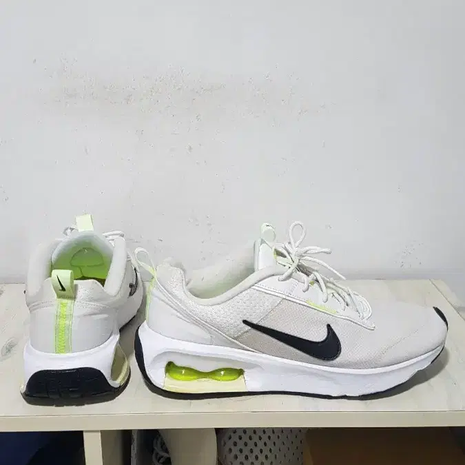 택포 265/270 정품 NIKE AIR-MAX 인터락 쿠션 스니커즈!