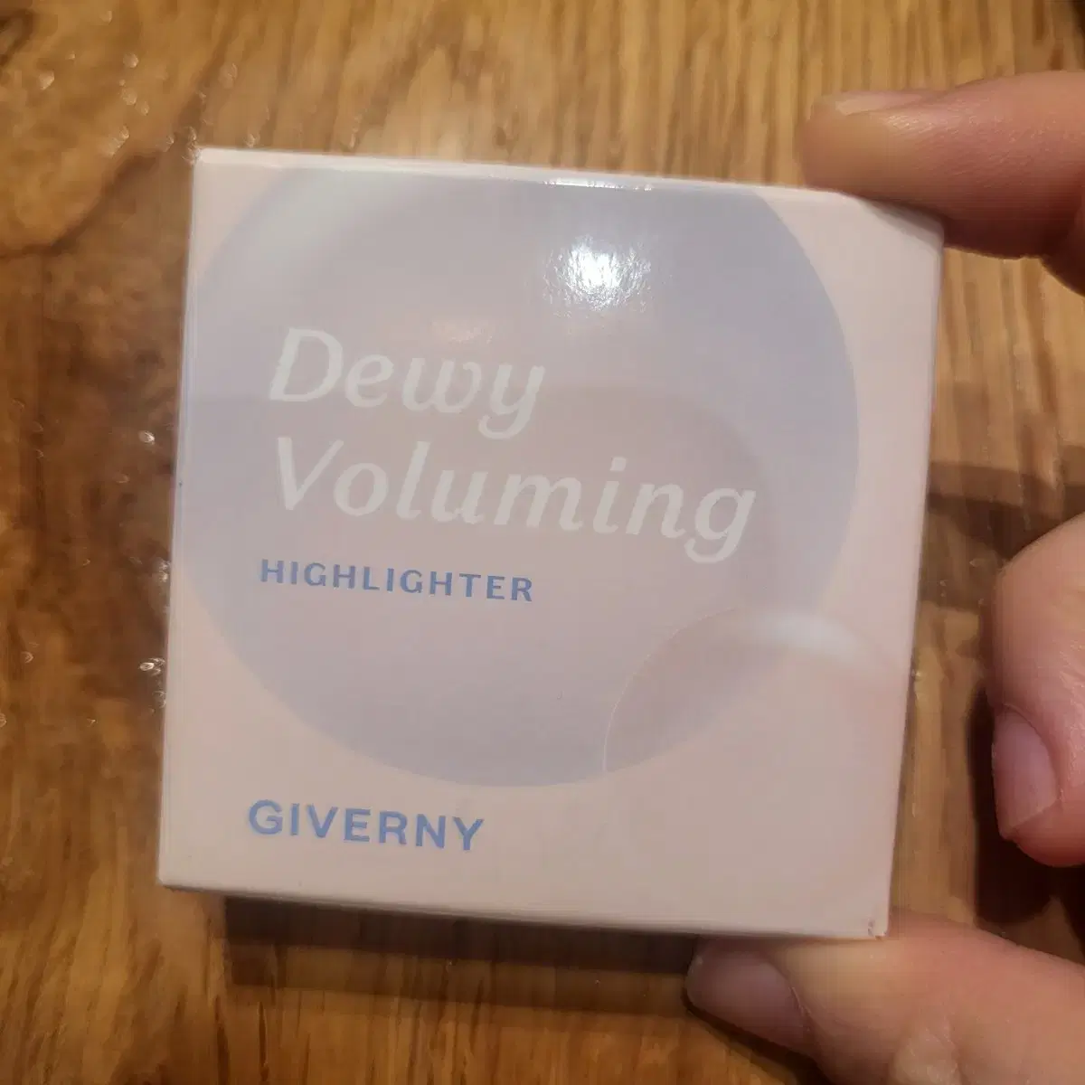 I'm selling my Giverny highlighter