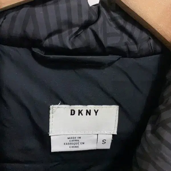 남S/DKNY 미디 패딩.